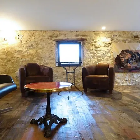Maison d'hôtes Demeure D'hôtes Le Rocher 2*